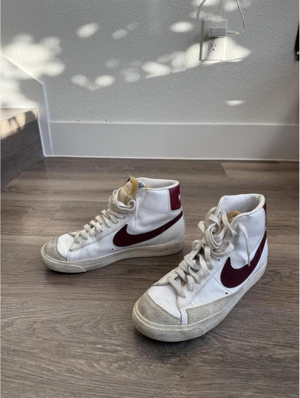 Nike Blazer Mid '77 Men's Sneakers White Burgundy Size 8 Retro Style
